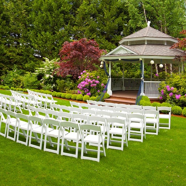 los baños de renta para fiestas pueden ser instalados en casi cualquier ubicación, siempre y cuando haya acceso para la entrega